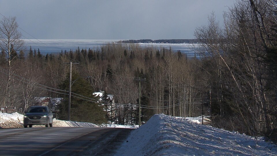 Une vue sur Pointe-Lebel et sur le fleuve Saint-Laurent.