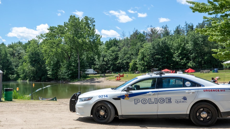 Une voiture de la police de Québec sur la base de plein air de Sainte-Foy.