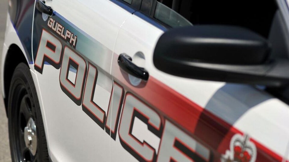 La police de Guelph.