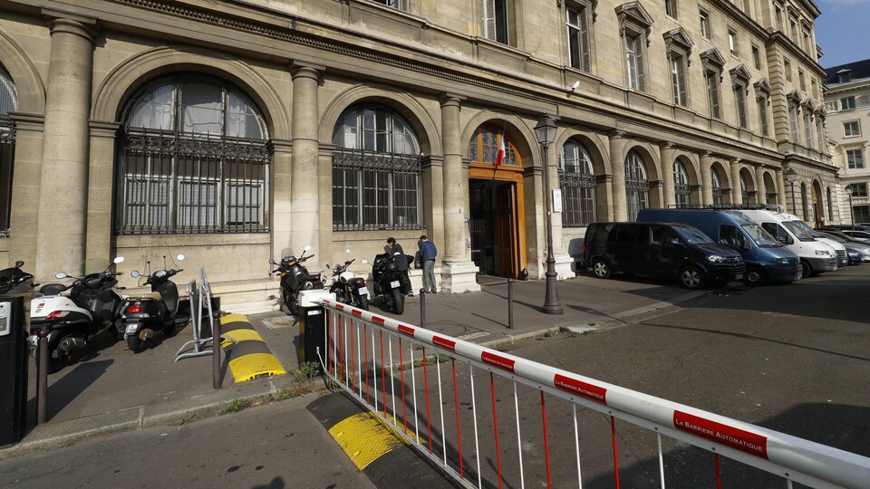 Une photo du bâtiment
