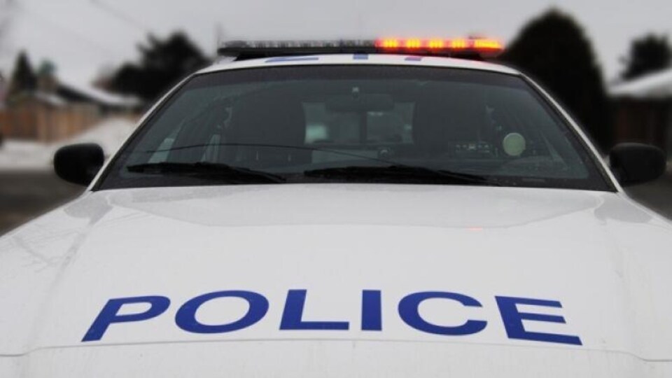 Une voiture de police.