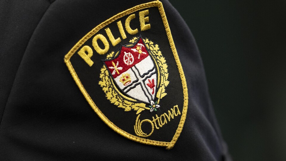 Un écusson du Service de police d'Ottawa.