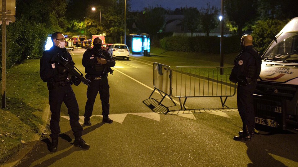 https://images.radio-canada.ca/q_auto,w_960/v1/ici-info/16x9/police-professeur-decapite-paris.jpg