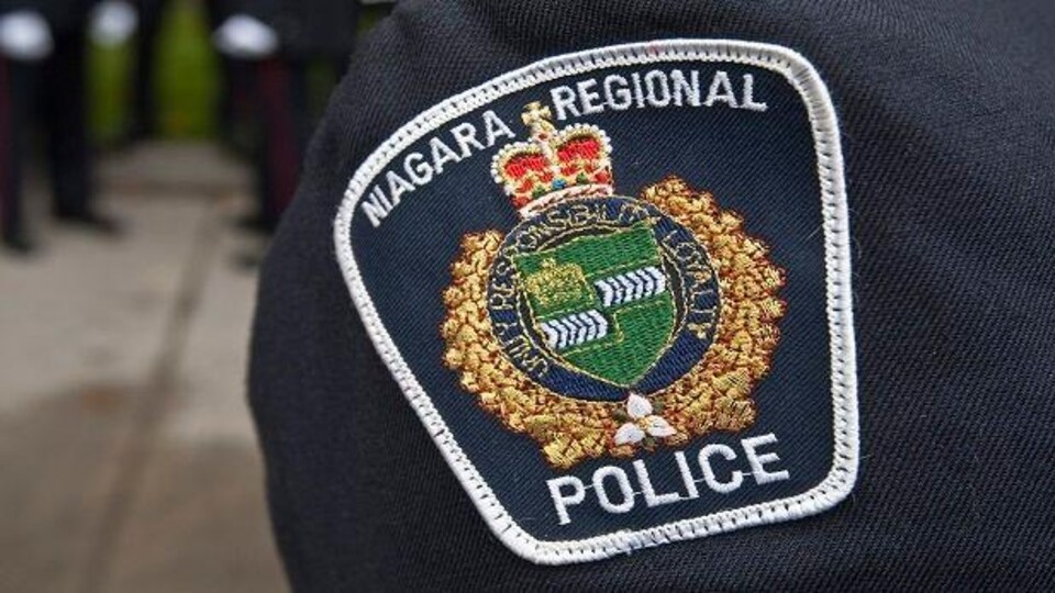 Un insigne de la Police régionale du Niagara
