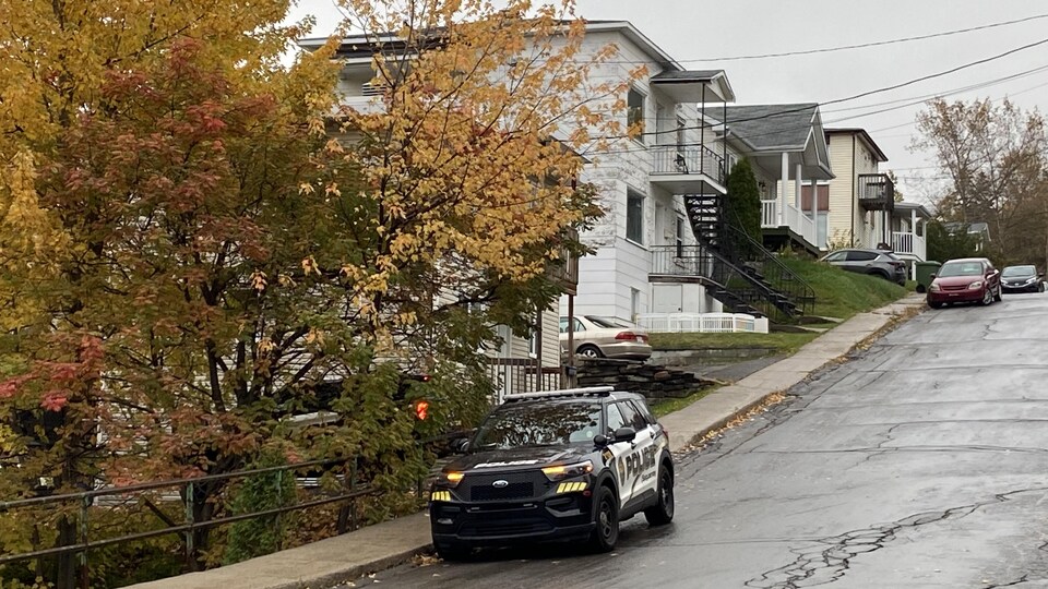 Des suspects recherchés à Chicoutimi après une agression à l’arme