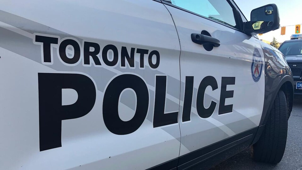 Deux autopatrouilles de la Police de Toronto.