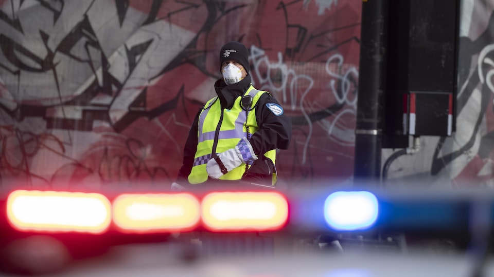 Un policier du SPVM en fonction.