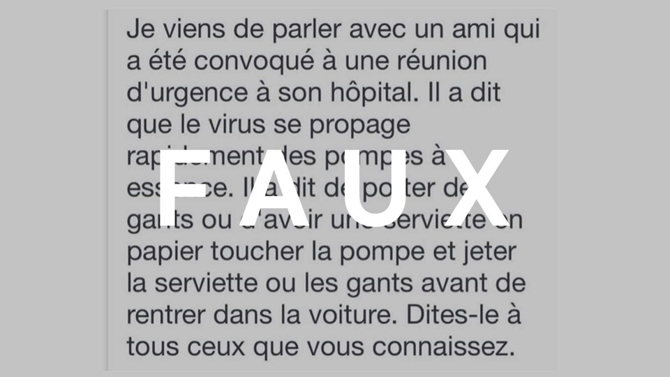 Capture d'écran d'un texto qui dit : « Je viens de parler avec un ami qui a été convoqué à une réunion d’urgence à son hôpital. Il a dit que le virus se propage rapidement des pompes à essence. Il a dit de porter des gants ou d’avoir une serviette en papier pour toucher la pompe et jeter la serviette ou les gants avant de rentrer dans la voiture. Dites-le à tous ceux que vous connaissez. » Le mot "FAUX" y est superposé.