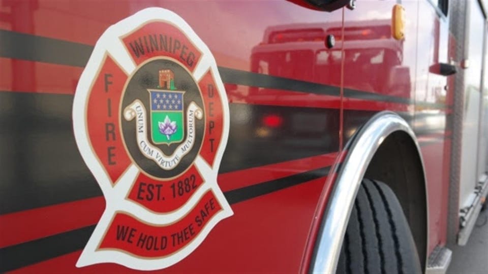 Logo du Service des incendies de Winnipeg sur un camion.
