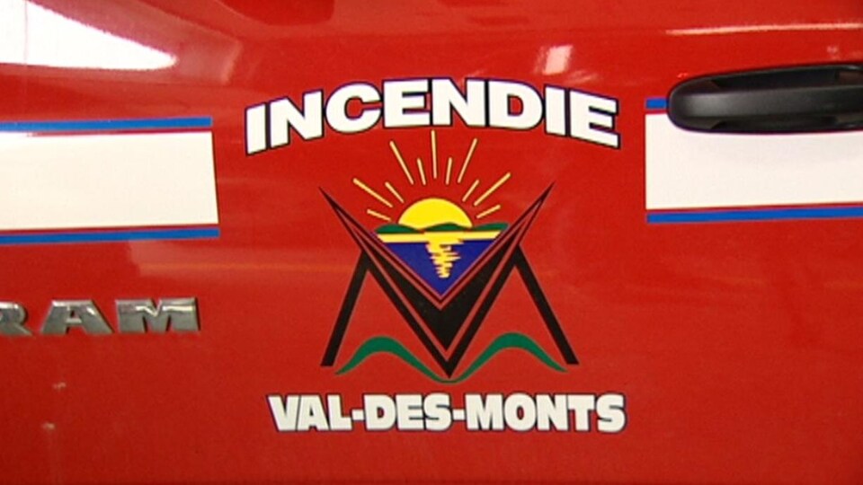Un camion de pompier du Service des incendies de Val-des-Monts.