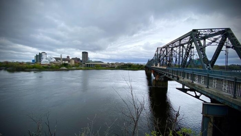 Le pont Alexandra.