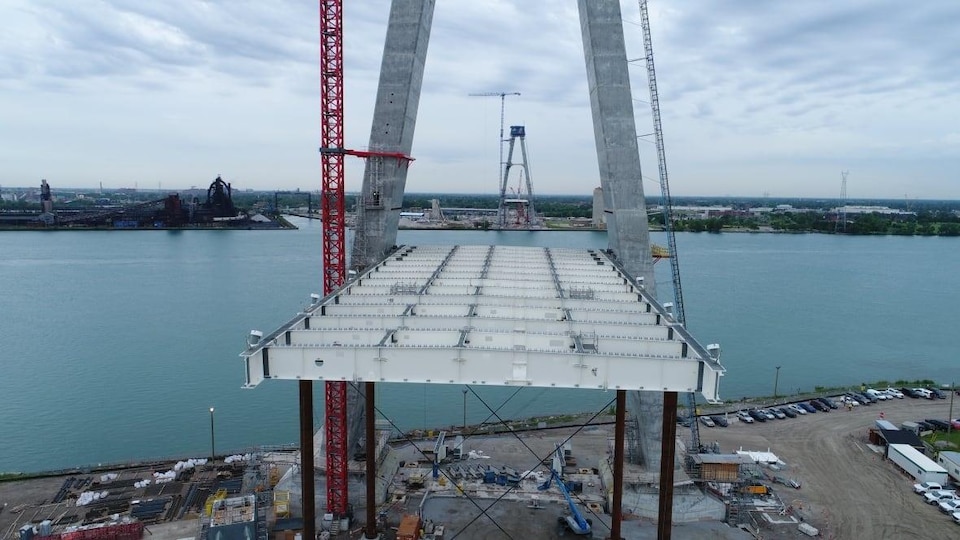 Vue du pont Gordie-Howe en pleine construction.