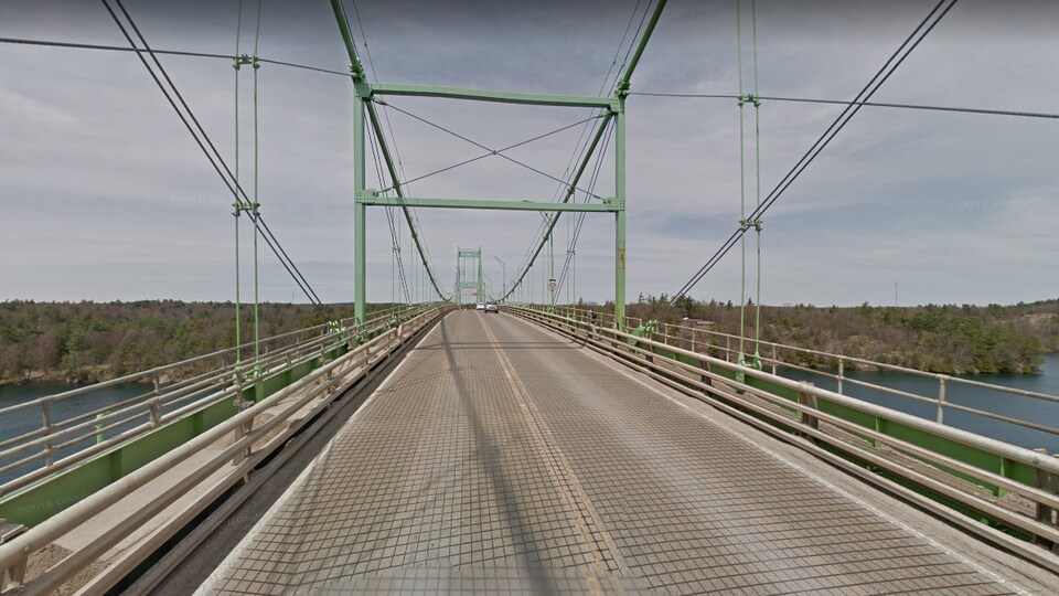Le pont des Mille-Îles en Ontario qui permet de se rendre aux États-Unis.