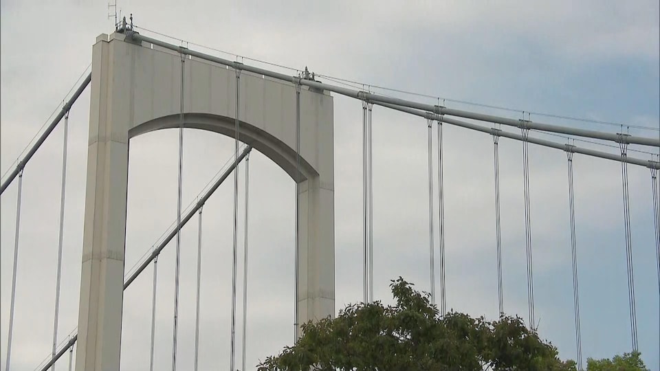The suspension lines of the Pierre Laporte Bridge. 