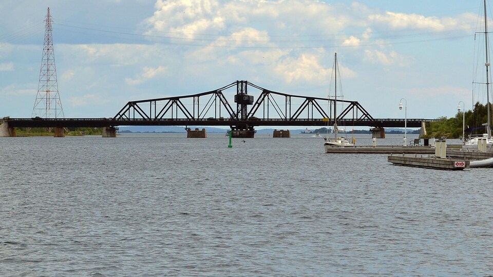 Le pont pivotant de Little Current a célébré ses 104 ans en 2017.