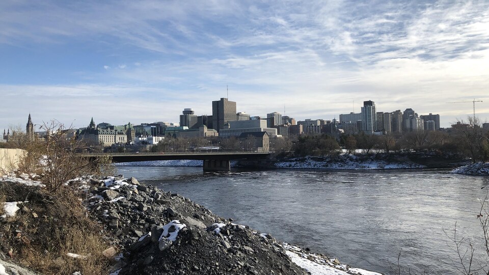 La ville d'Ottawa et le Pont du Portage, vu de Gatineau.