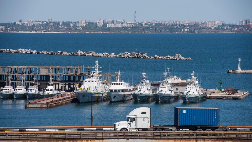 Une photo d'archives montre des navires de la garde côtière ukrainienne dans le port d'Odessa, sur la mer Noire.