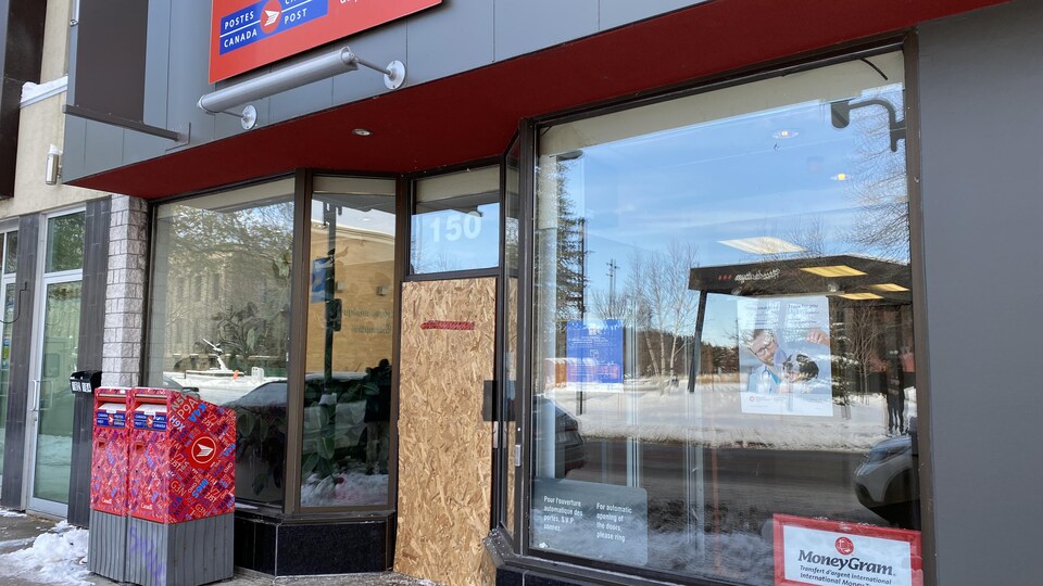 Arrestation liée à du vandalisme commis à Chicoutimi des commerçants