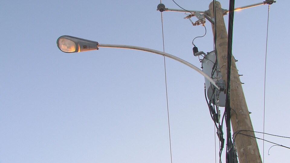 Un poteau d'Hydro-Québec