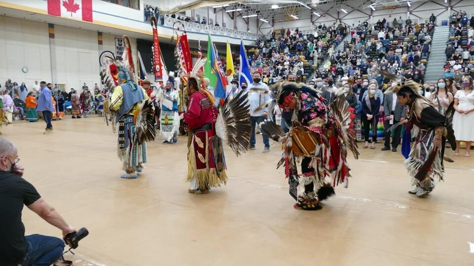Le traditionnel powwow annuel de l’Université du Manitoba est de