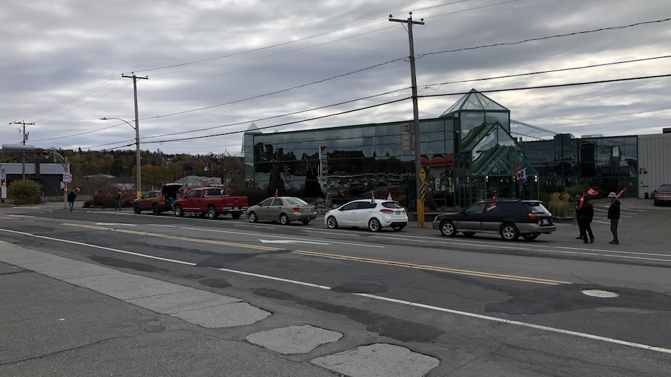 Grève illimitée à l’usine Prelco de RivièreduLoup RadioCanada.ca