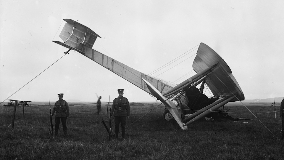 Le 15 juin 1919 :le premier vol transatlantique sans escale a 100 ans Premier-vol-transatlantique-alcock-brown-atterrissage-avion