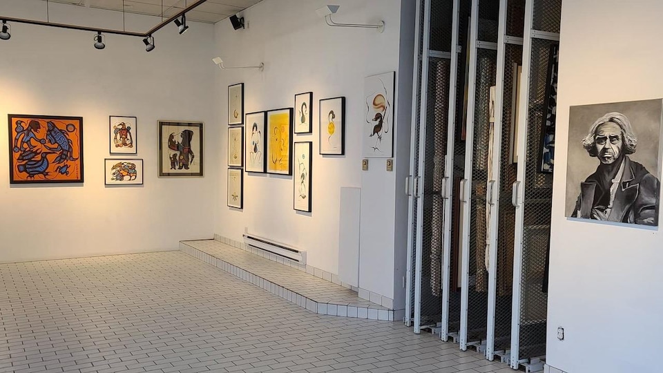 L'exposition Kakakew est présentée à la Galerie Alexandre Motulsky-Falardeau jusqu'au 28 mars 2021. Plan d'ensemble d'une portion de l'exposition.
