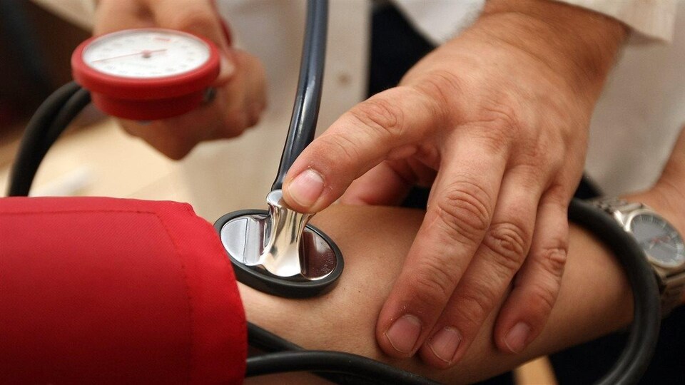 L'hypertension est une maladie chronique dont les symptômes peuvent être accentués par la pression atmosphérique.