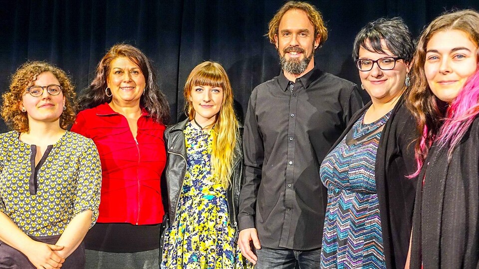 Les lauréats 2017 des Grands prix littéraires de l'Université de Sherbrooke, accompagnés de la présidente du jury, Kiev Renaud (à gauche)