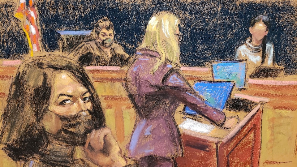 Une illustration judiciaire montre à l'avant-plan Ghislaine Maxwell, qui semble regarder fixement l'illustrateur, qu'on ne voit pas; son avocate pose des questions à la témoin désignée sous le nom de « Jane », sous le regard de la juge.