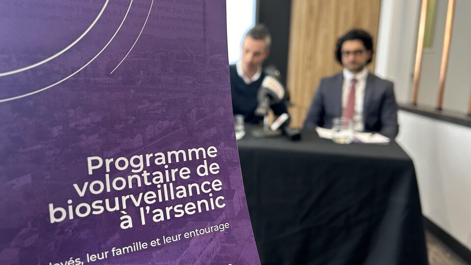 Un feuillet sur le Programme volontaire de biosurveillance à l'arsenic pour les employés, leur famille et leur entourage.