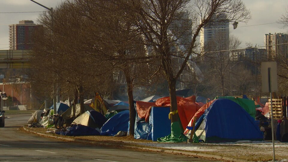 Un campement de sans-abri.