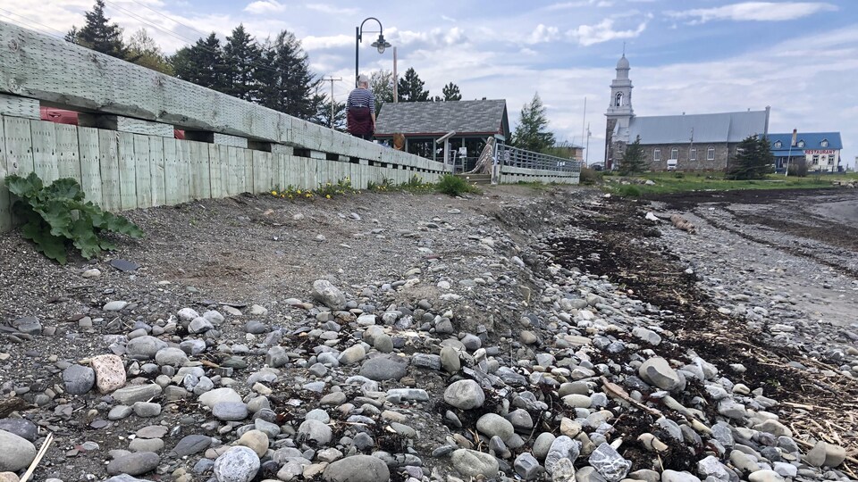 La promenade et la plage de l'Anse-aux-Coques, à Sainte-Luce.