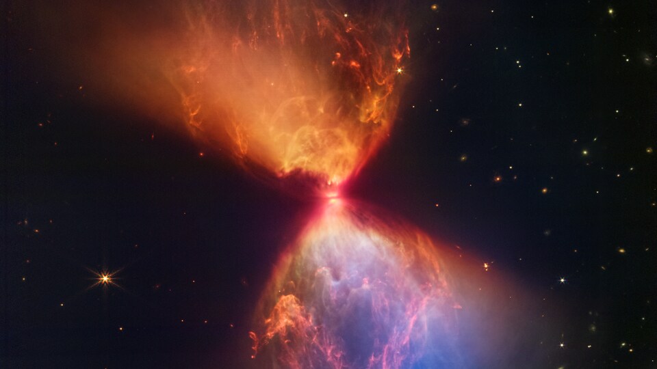La très jeune étoile, connue sous le nom de protoétoile L1527 est située dans la constellation du Taureau.