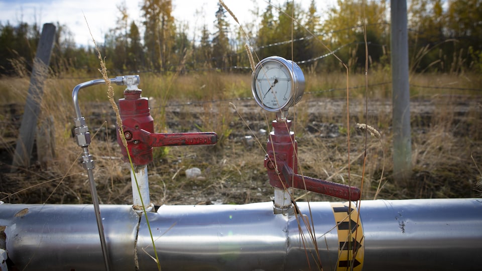 Un dispositif de mesure des émanations de méthane sur un tuyau.