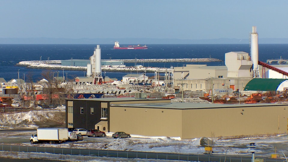 Matane Port is within walking distance of the industrial area.