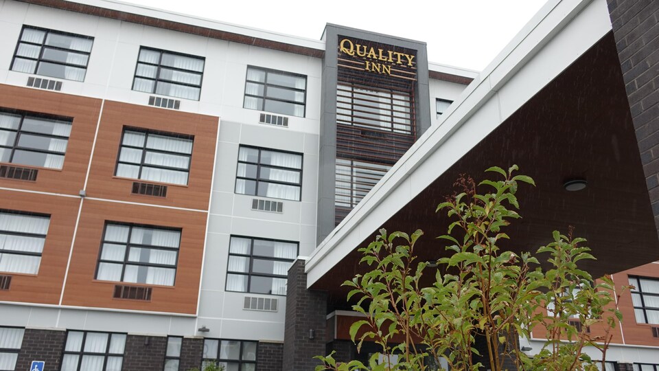 La façade de l'Hôtel Quality Innu.