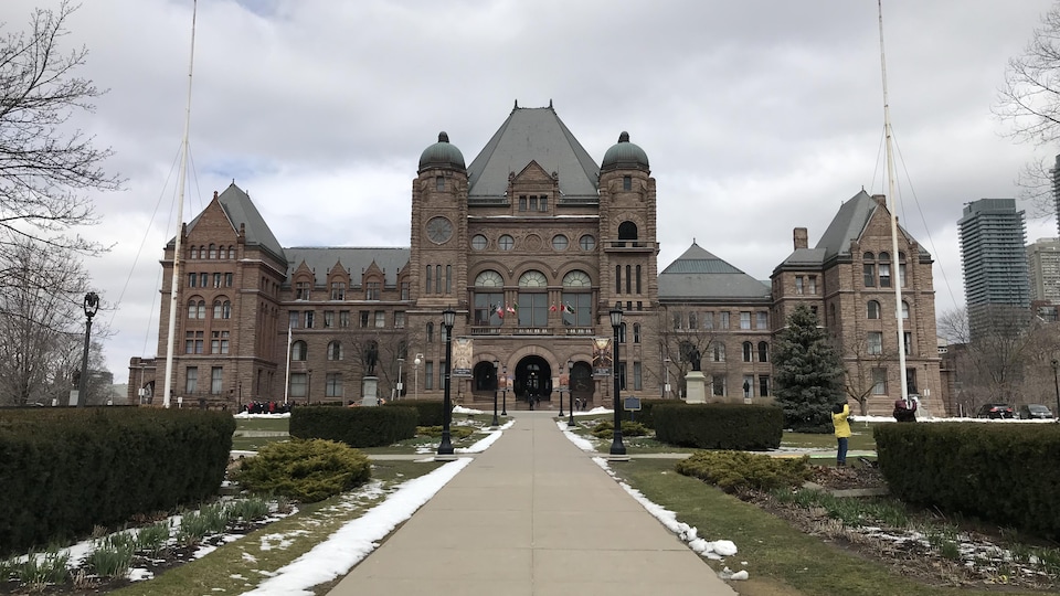 Queen's Park, soit l'Assemblée législative de l'Ontario, au printemps. 