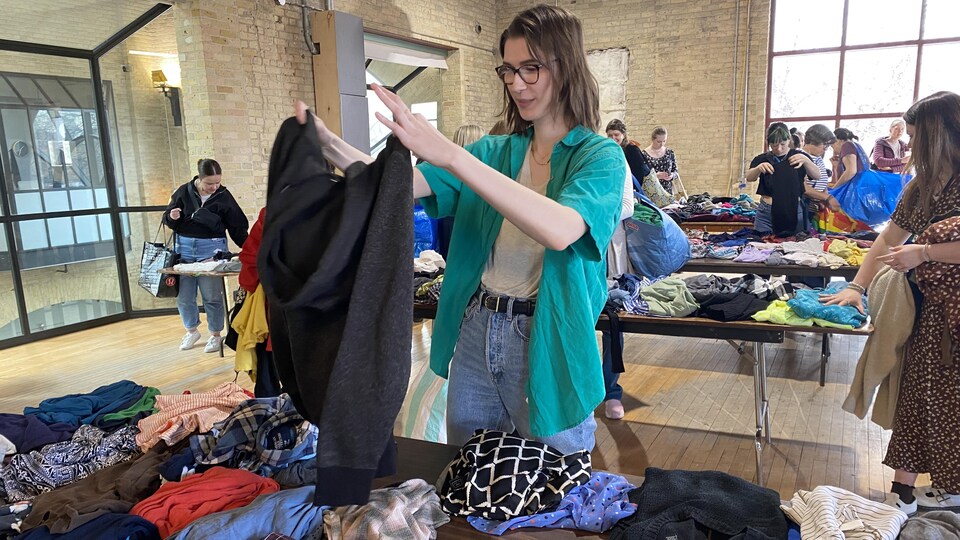 Fashion Revolution Winnipeg encourage la mode solidaire par la