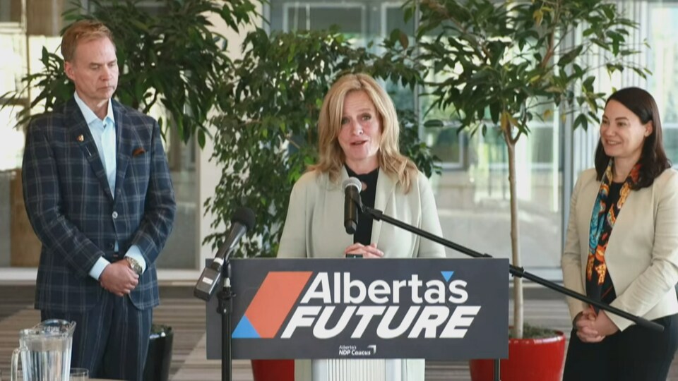 La cheffe de l’opposition néo-démocrate, Rachel Notley, lors d’une conférence de presse en octobre 2022 à Calgary.