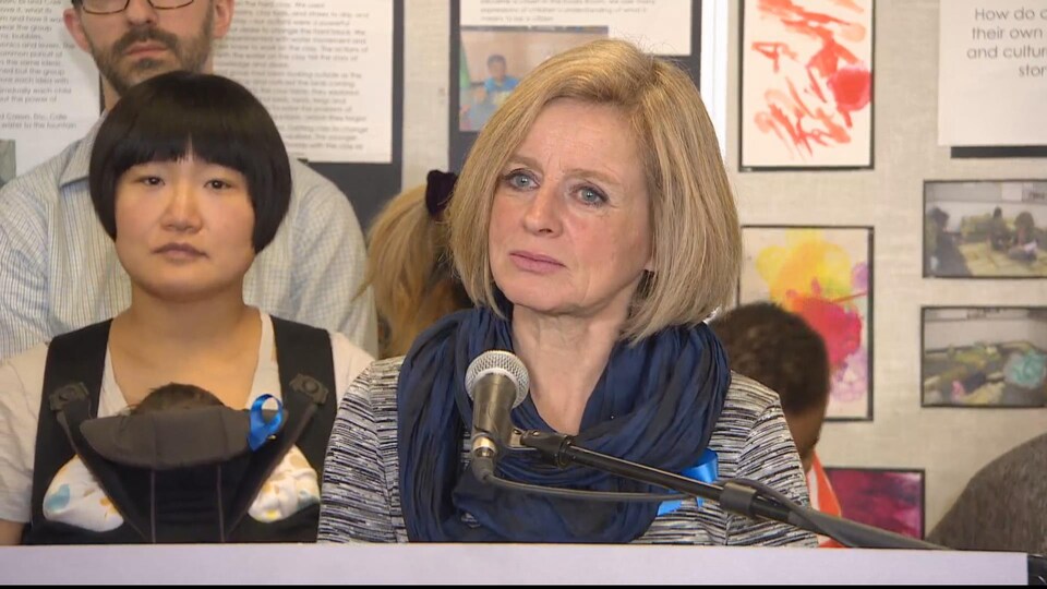 Rachel Notley s'exprime sur l'investissement de 10 millions de dollars annoncé par la province pour les garderies.