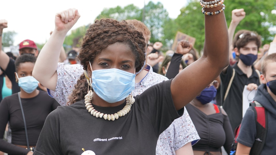 Près D'un Millier De Personnes Marchent Contre Le Racisme à Trois ...