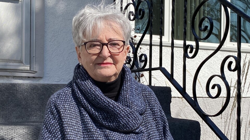 Doris Lemoine à l'exterieur.