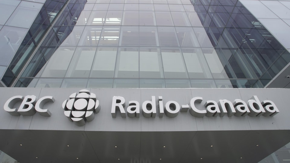 Le devant des bureaux de Radio-Canada.