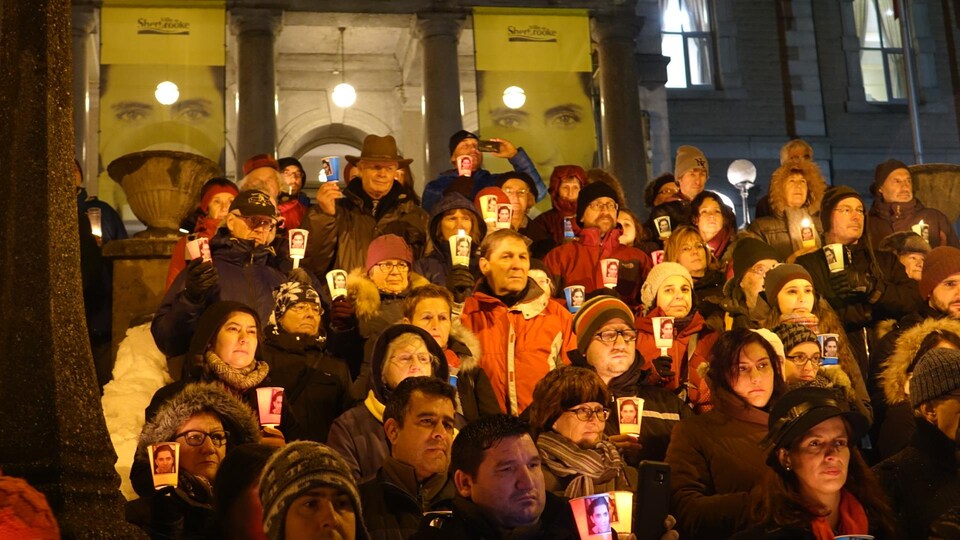 La 100e veillée à la bougie pour la libération de Raif Badawi à Sherbrooke