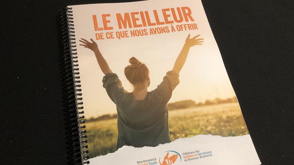 Un livret sur lequel est écrit LE MEILLEUR DE CE QUE NOUS AVONS À OFFRIR.