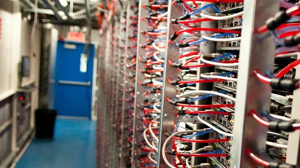 Des serveurs informatiques.