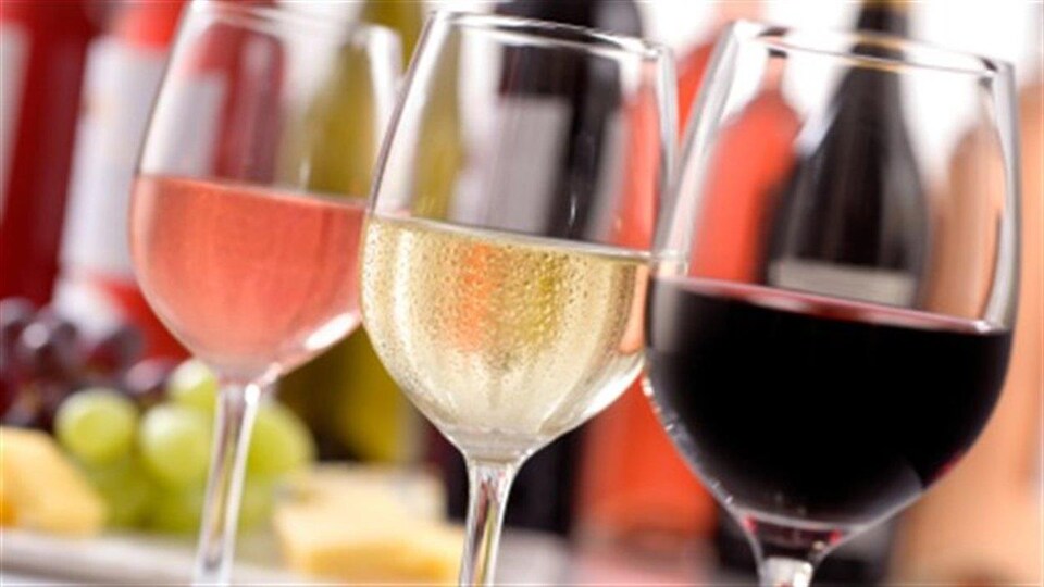 Trois verres de vins.