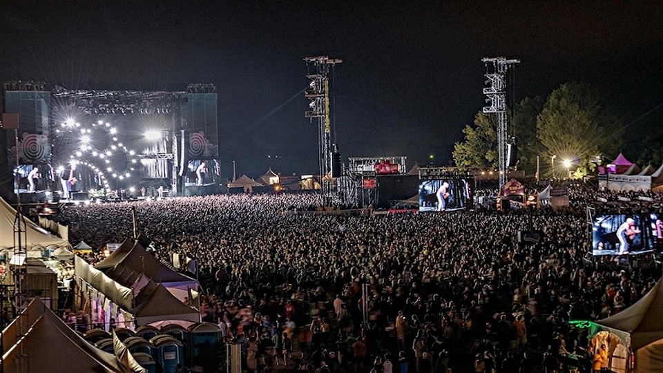 Le groupe Red Hot Chili Peppers a attiré une foule record au Bluesfest 2016 à Ottawa.
