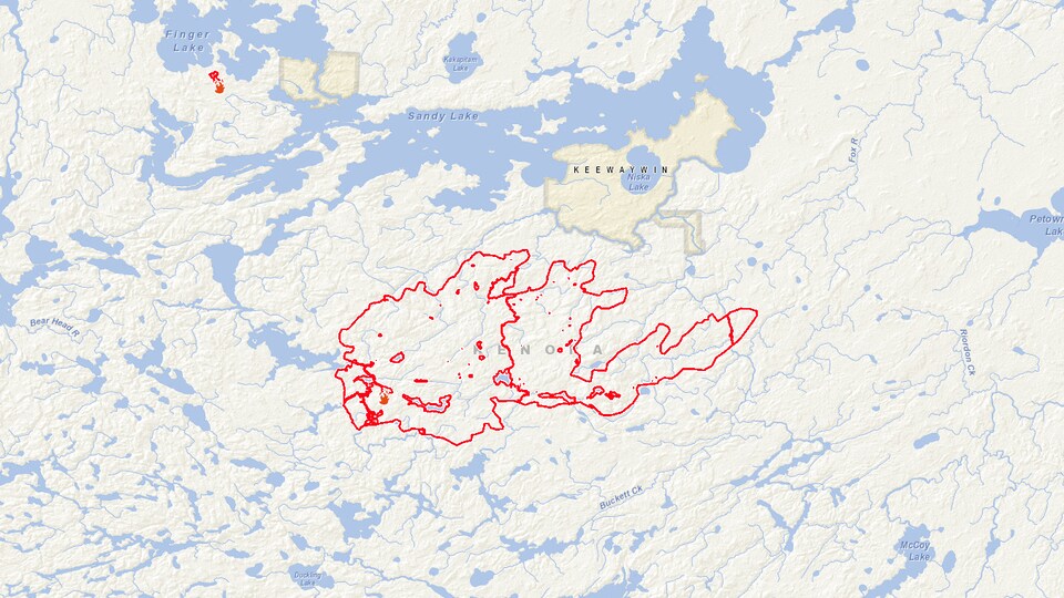 Feu de forêt l’évacuation complète d’une Première Nation se poursuit
